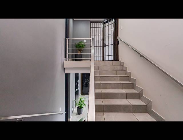 240M² OFFICE TO LET IN DUNKELD WEST
